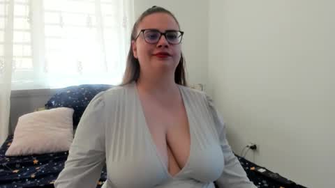 Snapshot of amiravyxen chatting on 26, 5, 2026 Amira Vyxen online show from 26, 5, 2026