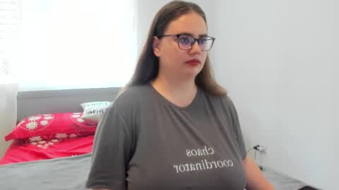Snapshot of amiravyxen chatting on 4, 6, 2026 Amira Vyxen online show from 4, 6, 2026