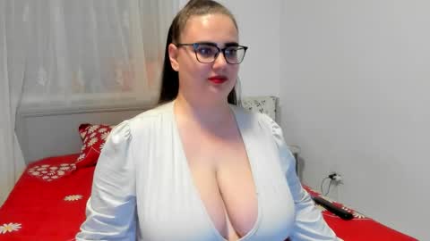Snapshot of amiravyxen chatting on 5, 6, 2026 Amira Vyxen online show from 5, 6, 2026