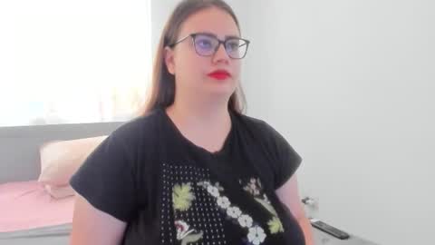 Amira Vyxen online show from 30, 6, 2026