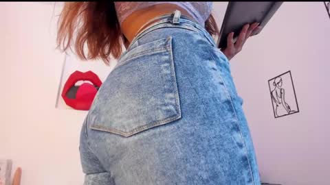 hi guys im ariani ill be off till december 1st for vacation if u want u can add me on snapchat by bio and talk or play there online show from 9, 12, 2024