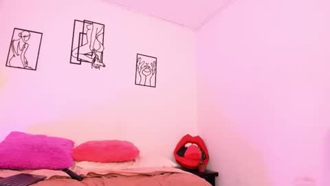 hi guys im ariani ill be off till december 1st for vacation if u want u can add me on snapchat by bio and talk or play there online show from 19, 12, 2025