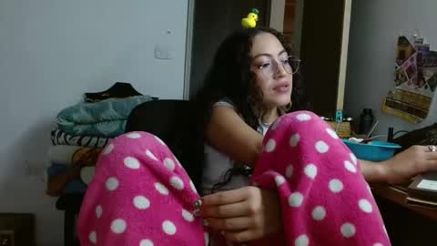 Snapshot of amitlu_ chatting on 1, 12, 2024 amitlu_ online show from 1, 12, 2024