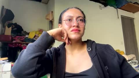 Snapshot of amitlu_ chatting on 5, 1, 2025 amitlu_ online show from 5, 1, 2025