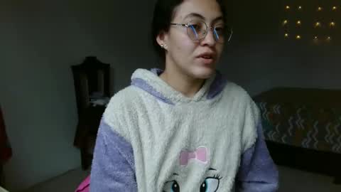 Snapshot of amitlu_ chatting on 2, 2, 2025 amitlu_ online show from 2, 2, 2025