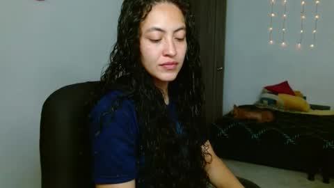 Snapshot of amitlu_ chatting on 11, 9, 2025 amitlu_ online show from 11, 9, 2025