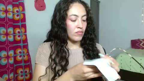 Snapshot of amitlu_ chatting on 21, 10, 2025 amitlu_ online show from 21, 10, 2025