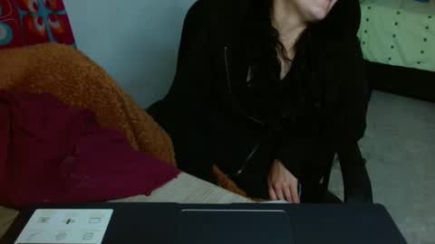 Snapshot of amitlu_ chatting on 24, 10, 2025 amitlu_ online show from 24, 10, 2025