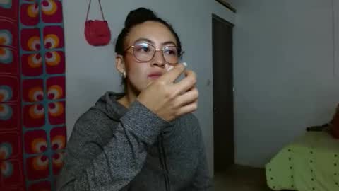 Snapshot of amitlu_ chatting on 27, 10, 2025 amitlu_ online show from 27, 10, 2025