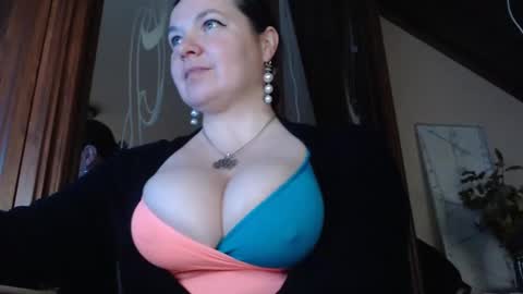 amorelara online show from 5, 12, 2024