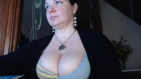 amorelara online show from 31, 1, 2025