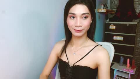 Snapshot of amorous_tina chatting on 17, 12, 2025 Tina online show from 17, 12, 2025