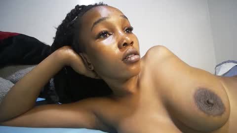 Snapshot of amunetlover chatting on 15, 9, 2025 shantel online show from 15, 9, 2025