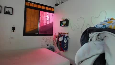 AmyEloise online show from 4, 10, 2025