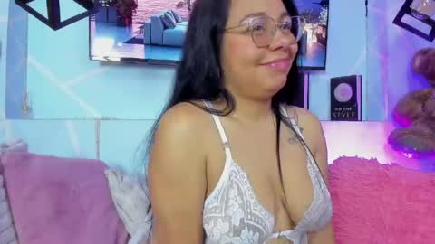 Emy Noa  online show from 25, 4, 2026