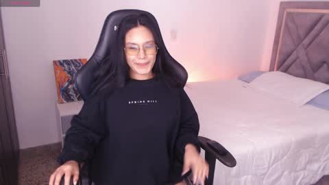 Snapshot of amy_stiward chatting on 7, 6, 2026 Mia Cristancho online show from 7, 6, 2026