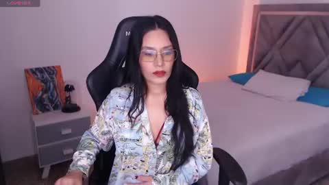 Snapshot of amy_stiward chatting on 8, 7, 2026 Mia Cristancho online show from 8, 7, 2026