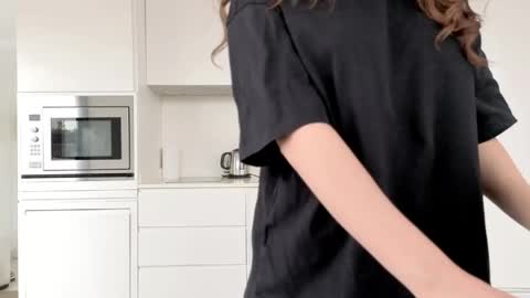 girl next door named Amy online show from 21, 4, 2026