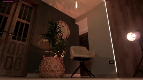 Snapshot of amyarmstrong chatting on 12, 1, 2025 Amy Armstrong online show from 12, 1, 2025