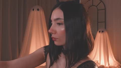 Snapshot of amyarmstrong chatting on 12, 10, 2025 Amy Armstrong online show from 12, 10, 2025