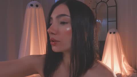 Snapshot of amyarmstrong chatting on 19, 10, 2025 Amy Armstrong online show from 19, 10, 2025