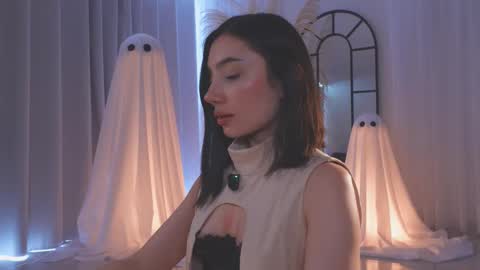 Snapshot of amyarmstrong chatting on 26, 10, 2025 Amy Armstrong online show from 26, 10, 2025