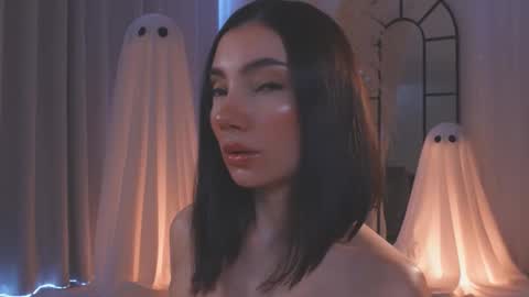 Snapshot of amyarmstrong chatting on 28, 10, 2025 Amy Armstrong online show from 28, 10, 2025