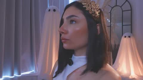 Snapshot of amyarmstrong chatting on 29, 10, 2025 Amy Armstrong online show from 29, 10, 2025