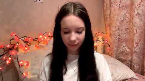 Snapshot of amygrav chatting on 6, 11, 2025 Milou online show from 6, 11, 2025