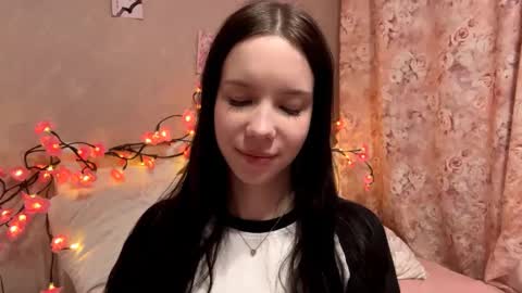 Snapshot of amygrav chatting on 13, 11, 2025 Milou online show from 13, 11, 2025