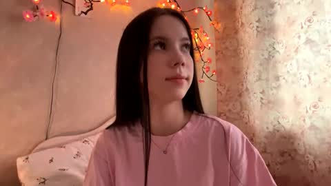 Snapshot of amygrav chatting on 27, 11, 2025 Milou online show from 27, 11, 2025