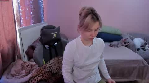 Snapshot of amymilson chatting on 16, 3, 2026 amymilson online show from 16, 3, 2026