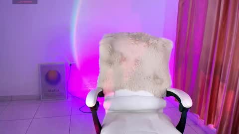 Amy ... Nice to meet u   thumb up me please its important online show from 10, 11, 2025