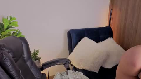 Snapshot of amyross1 chatting on 1, 12, 2025 Aleja online show from 1, 12, 2025