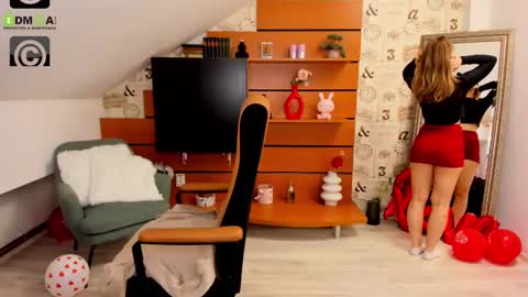 AmyRossie online show from 10, 3, 2025