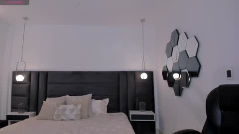 AMY WALKER online show from 28, 1, 2025