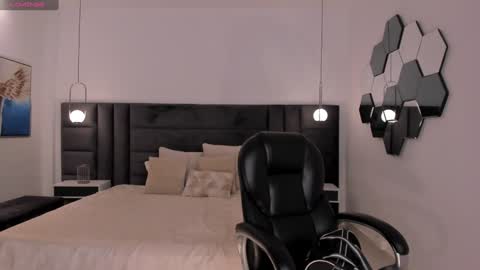 AMY WALKER online show from 2, 2, 2025