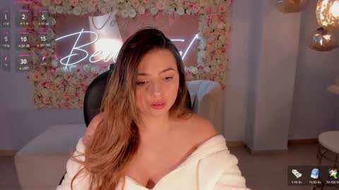 Snapshot of amywoods chatting on 24, 12, 2024 online show from 24, 12, 2024