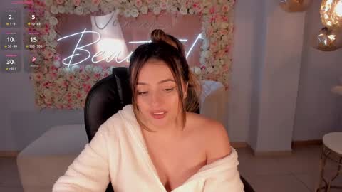 Snapshot of amywoods chatting on 24, 12, 2024 online show from 24, 12, 2024