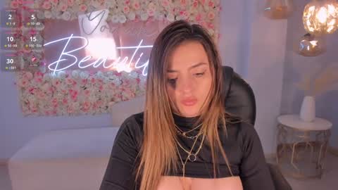 Snapshot of amywoods chatting on 28, 12, 2024 online show from 28, 12, 2024