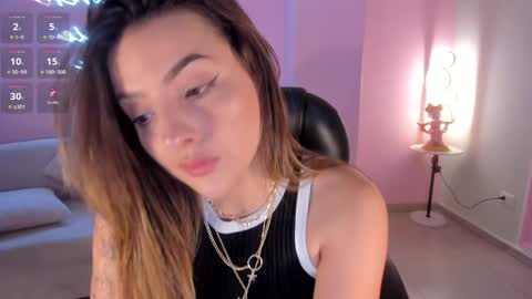 Snapshot of amywoods chatting on 28, 12, 2024 online show from 28, 12, 2024