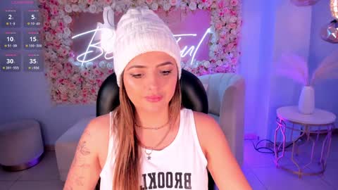 Snapshot of amywoods chatting on 11, 1, 2025 online show from 11, 1, 2025