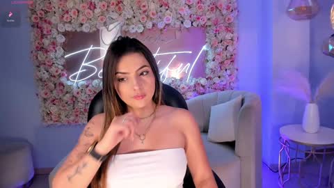 Snapshot of amywoods chatting on 12, 1, 2025 online show from 12, 1, 2025