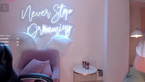 Snapshot of amywoods chatting on 6, 2, 2025 online show from 6, 2, 2025