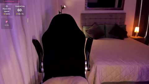 Snapshot of amywoods chatting on 27, 10, 2025 online show from 27, 10, 2025