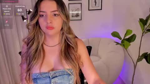 Snapshot of amywoods chatting on 27, 11, 2025 online show from 27, 11, 2025