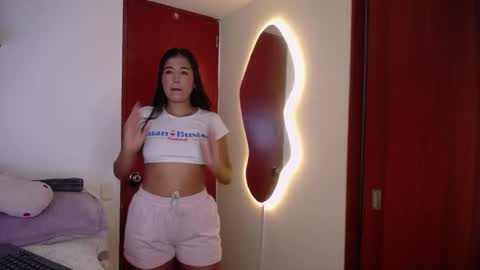 Snapshot of ana_m_ chatting on 28, 10, 2025 Ana online show from 28, 10, 2025