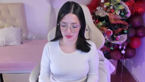 Im anna but you can call me as you want online show from 17, 12, 2024