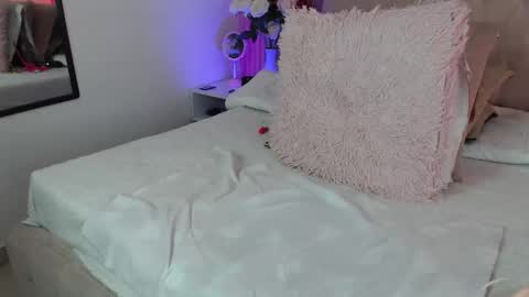 Ana Moon  online show from 6, 2, 2026