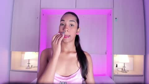 anaacollins_ online show from 27, 3, 2026